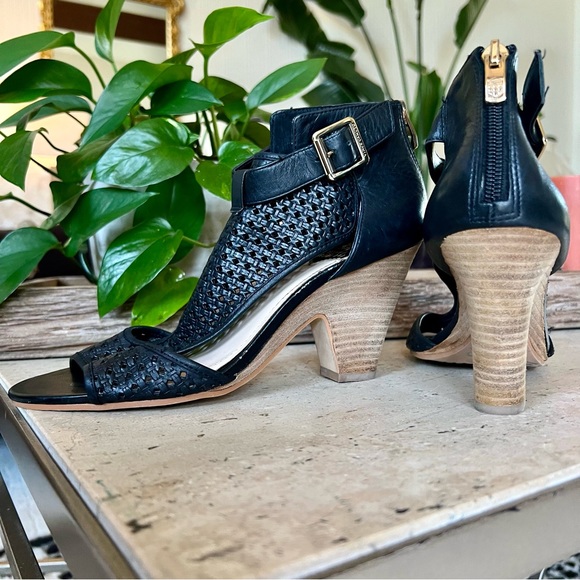 Vince Camuto Perforated Leather Weave Sandal Bootie Size 9 - Picture 5 of 5